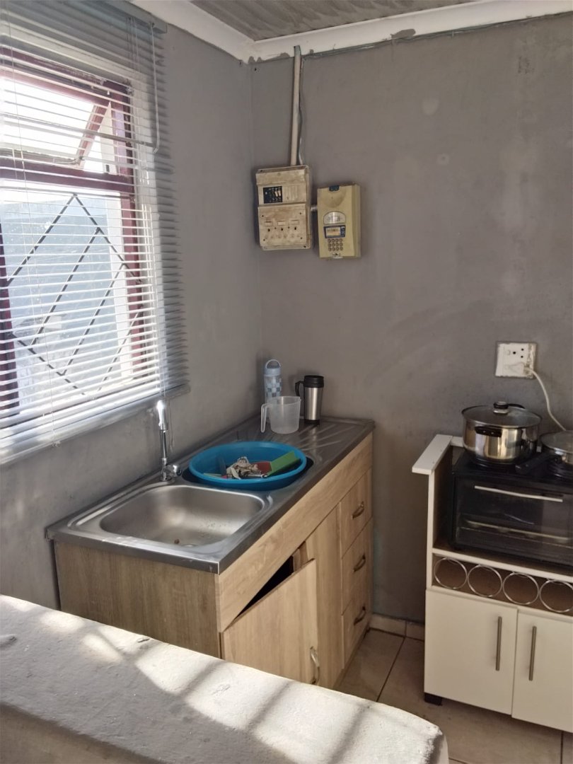 8 Bedroom Property for Sale in Harare Western Cape